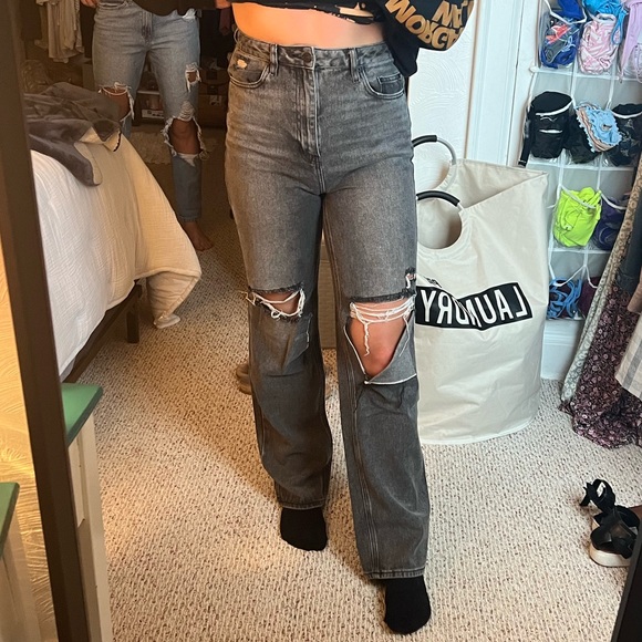 Black Ripped Highwaisted Jeans - Picture 2 of 7